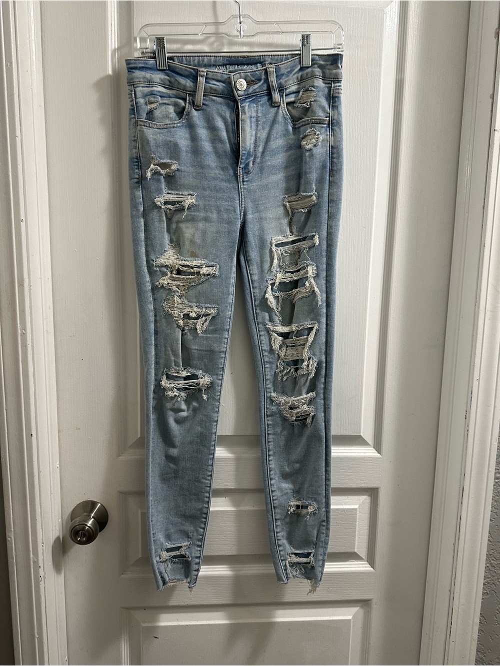 American Eagle Outfitters Light Blue Distressed Skinny Jeans